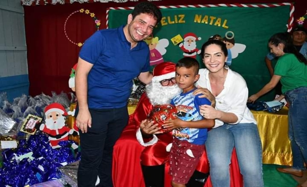 Em clima de Natal, Gladson entrega presentes e cestas básicas em Cruzeiro do Sul